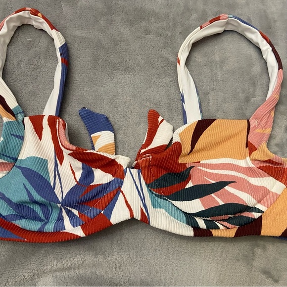 New! Vitamin A Demi underwire bikini top Cypress Tropical Print 10642 - Picture 4 of 7